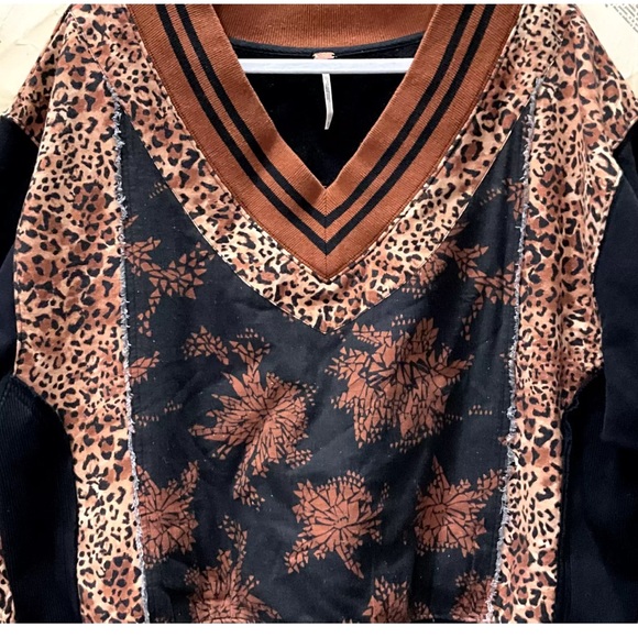 Free People Lucy Sweatshirt Animal Leopard Black V Neck Crop Patchwork - Picture 4 of 6